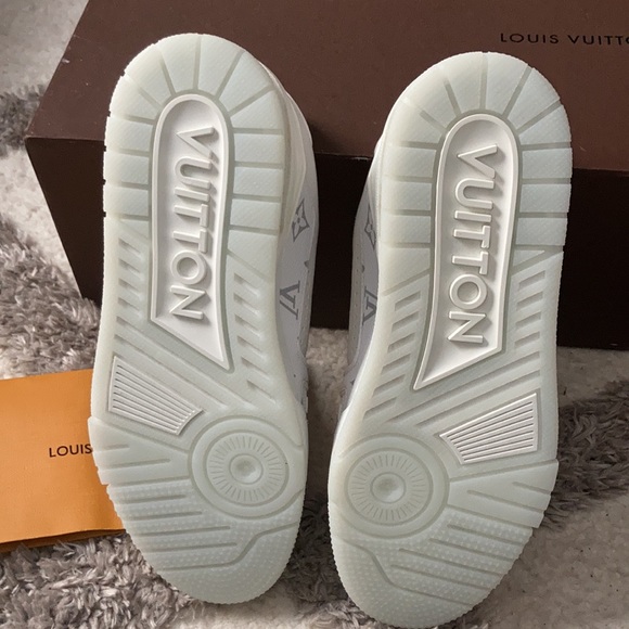 Brand new White Louis Vuitton shoes,size 9 - Picture 4 of 6
